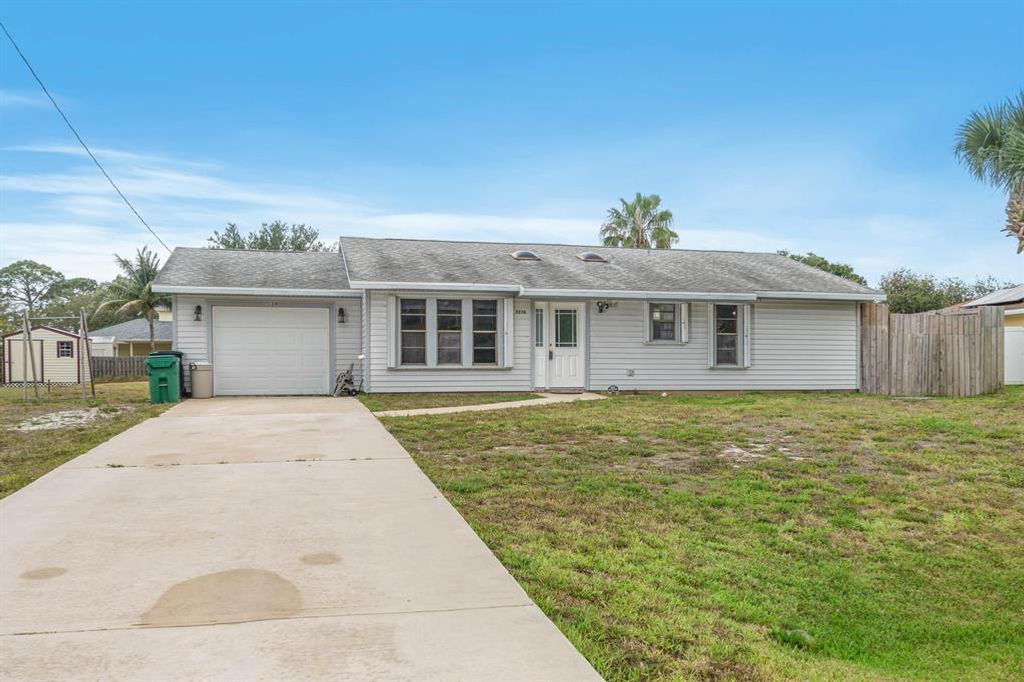 Photo of 2538 SW Bayshore Boulevard, Port St Lucie, FL 34984 (MLS # R10880912)
