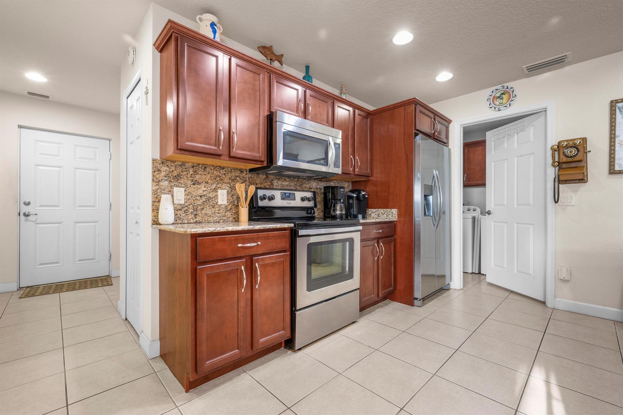 SPANISH LAKES LEASEHOLD E - Residential