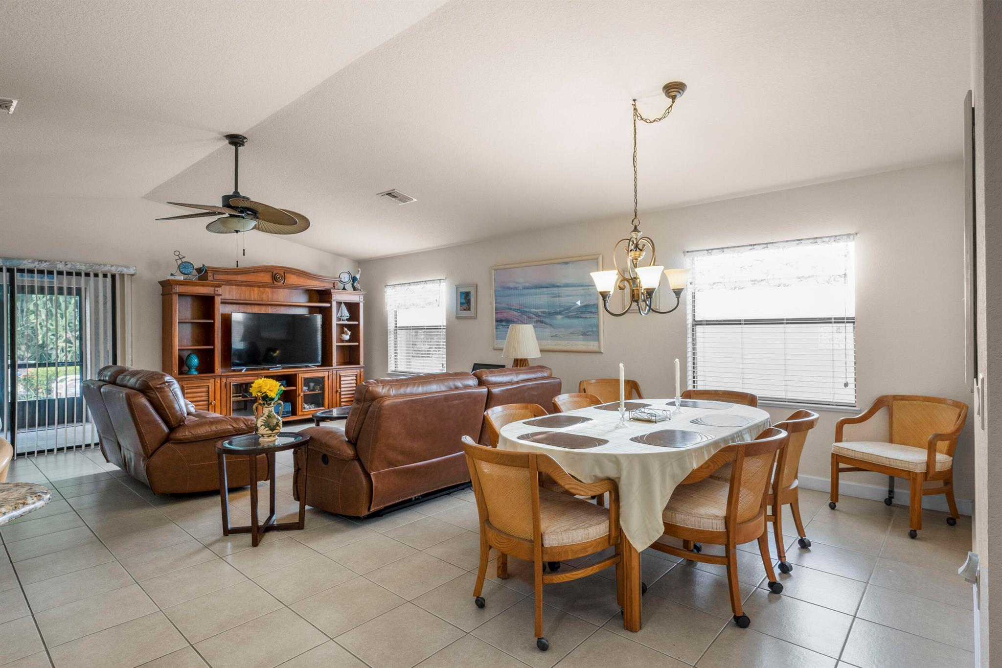 SPANISH LAKES LEASEHOLD E - Residential