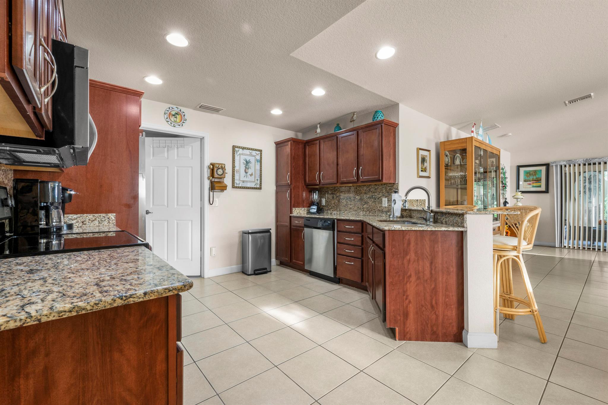 SPANISH LAKES LEASEHOLD E - Residential