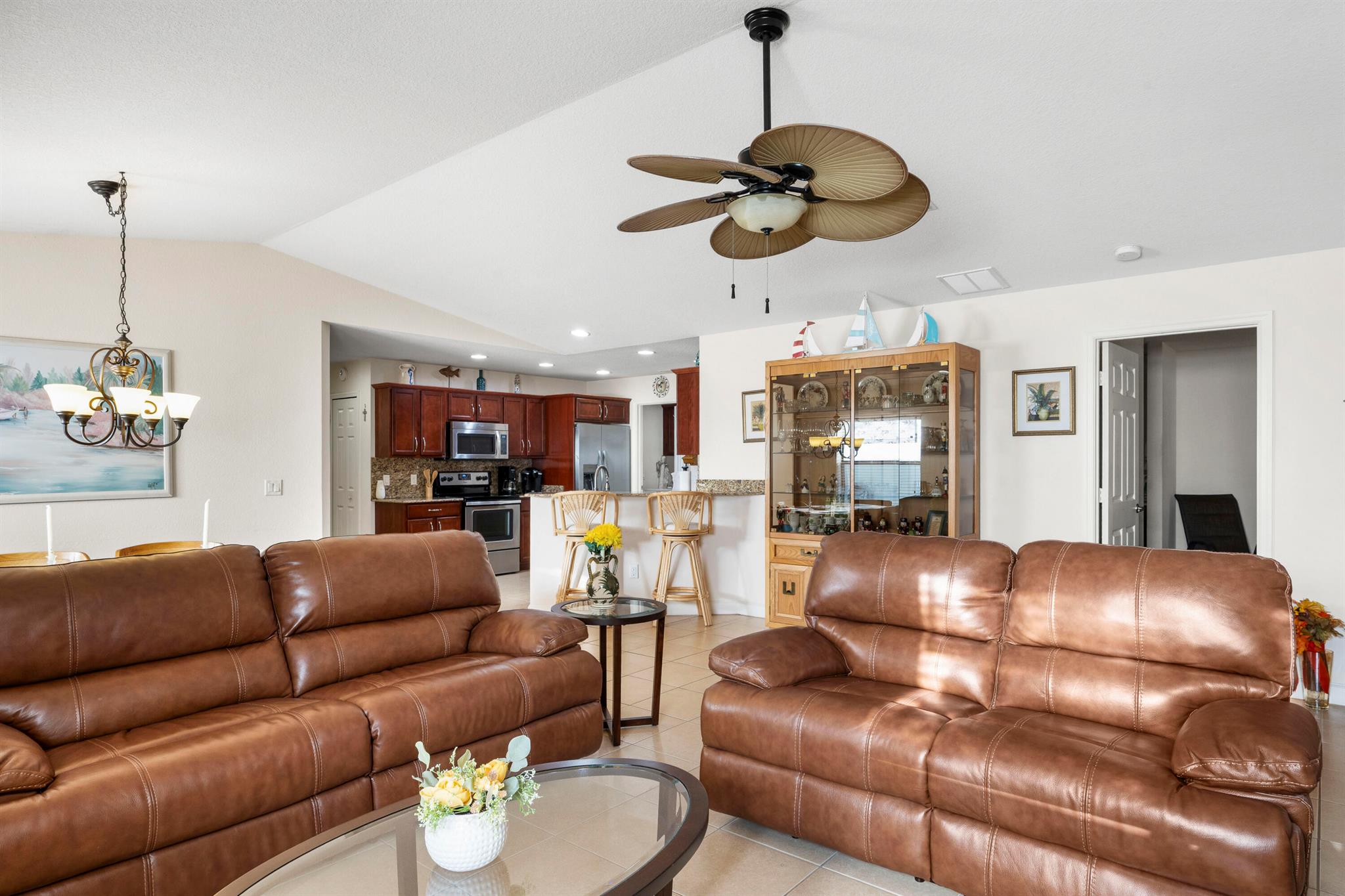 SPANISH LAKES LEASEHOLD E - Residential