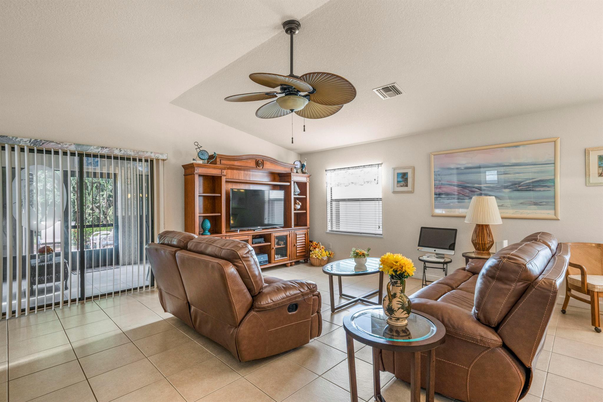 SPANISH LAKES LEASEHOLD E - Residential