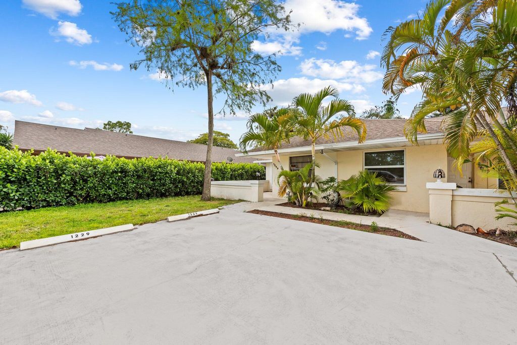 Photo of 1229 Hyacinth Place, Wellington, FL 33414 (MLS # R11079785)