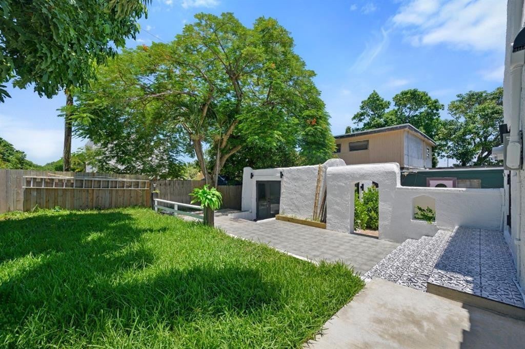 823 33RD Street