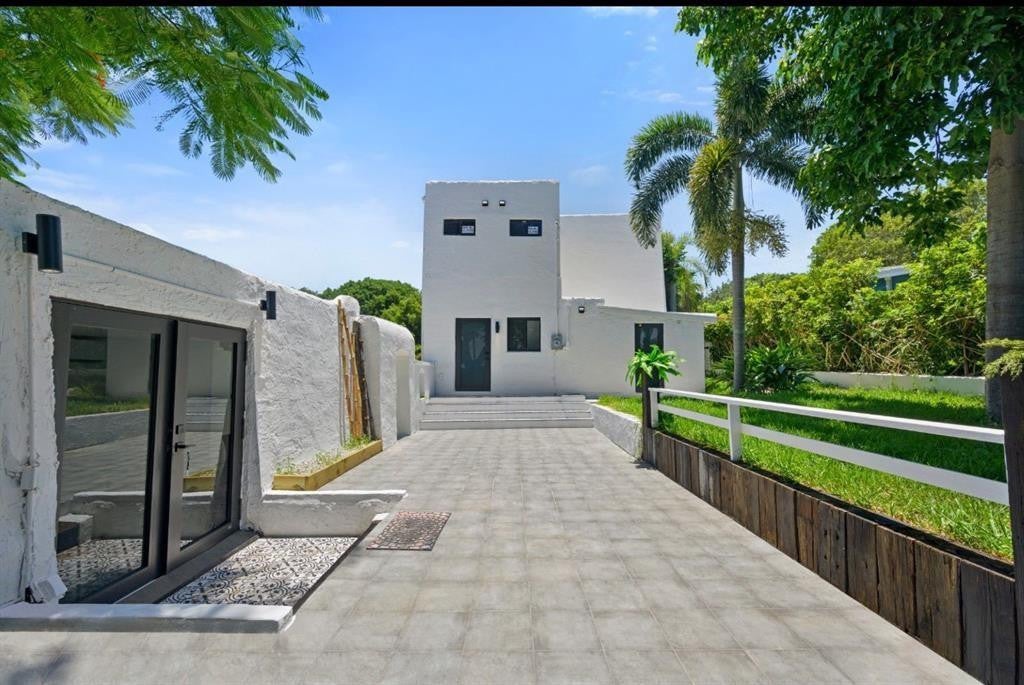 823 33RD Street