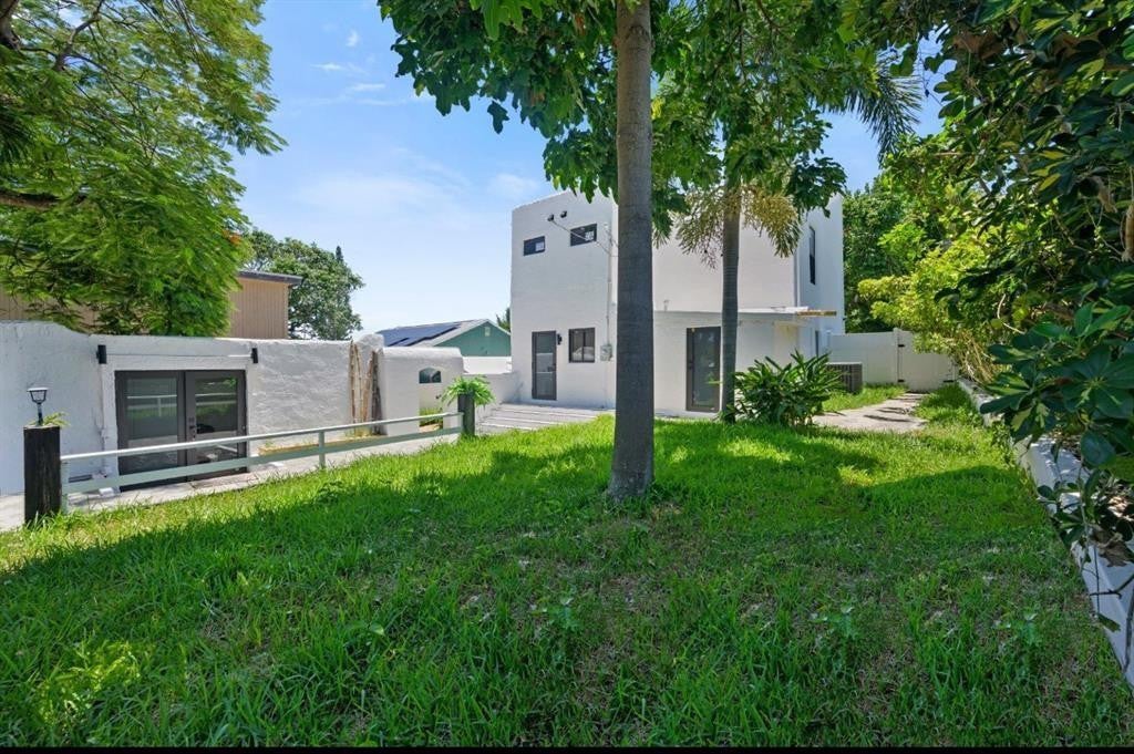 823 33RD Street
