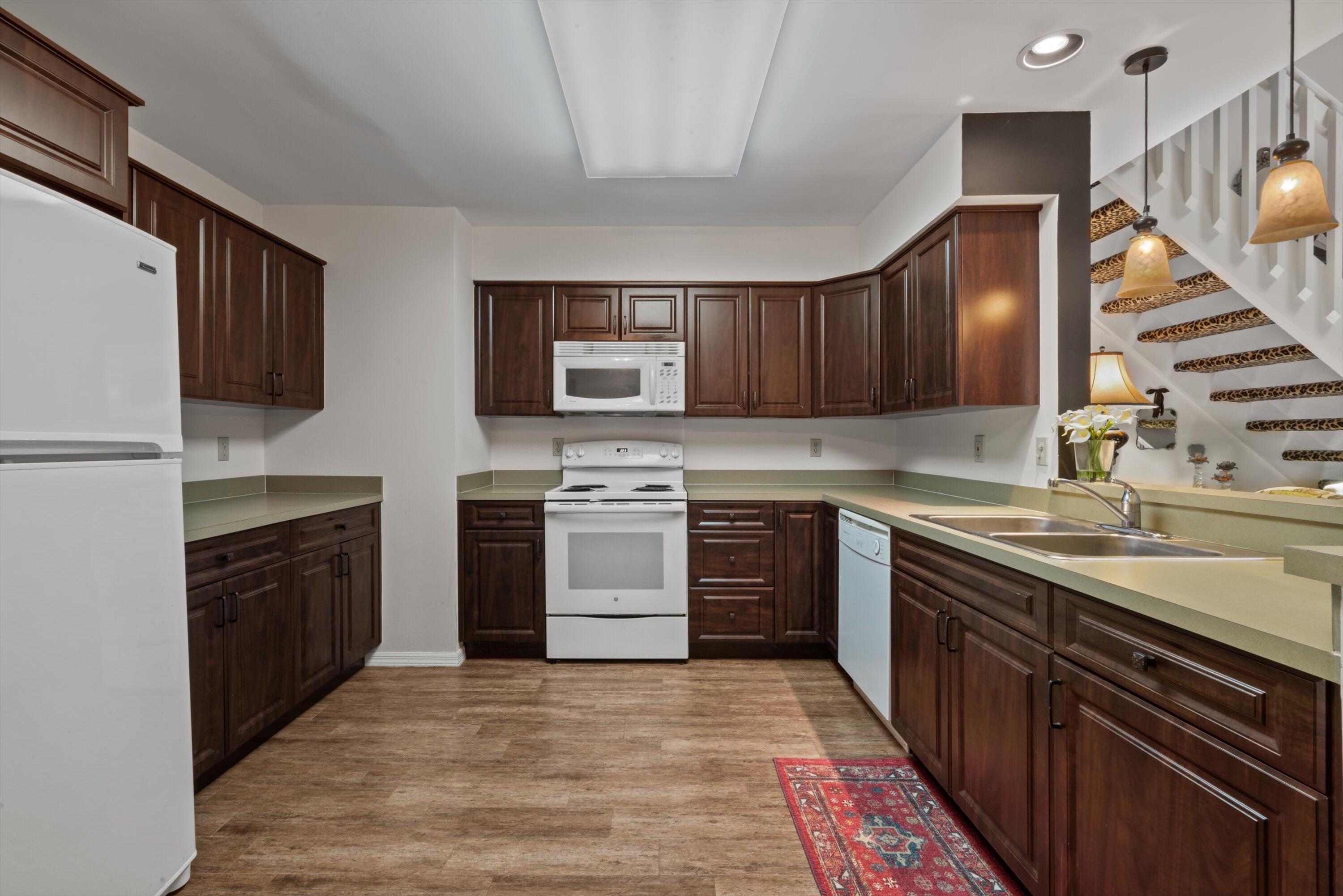 HOLLY CREEK - Residential