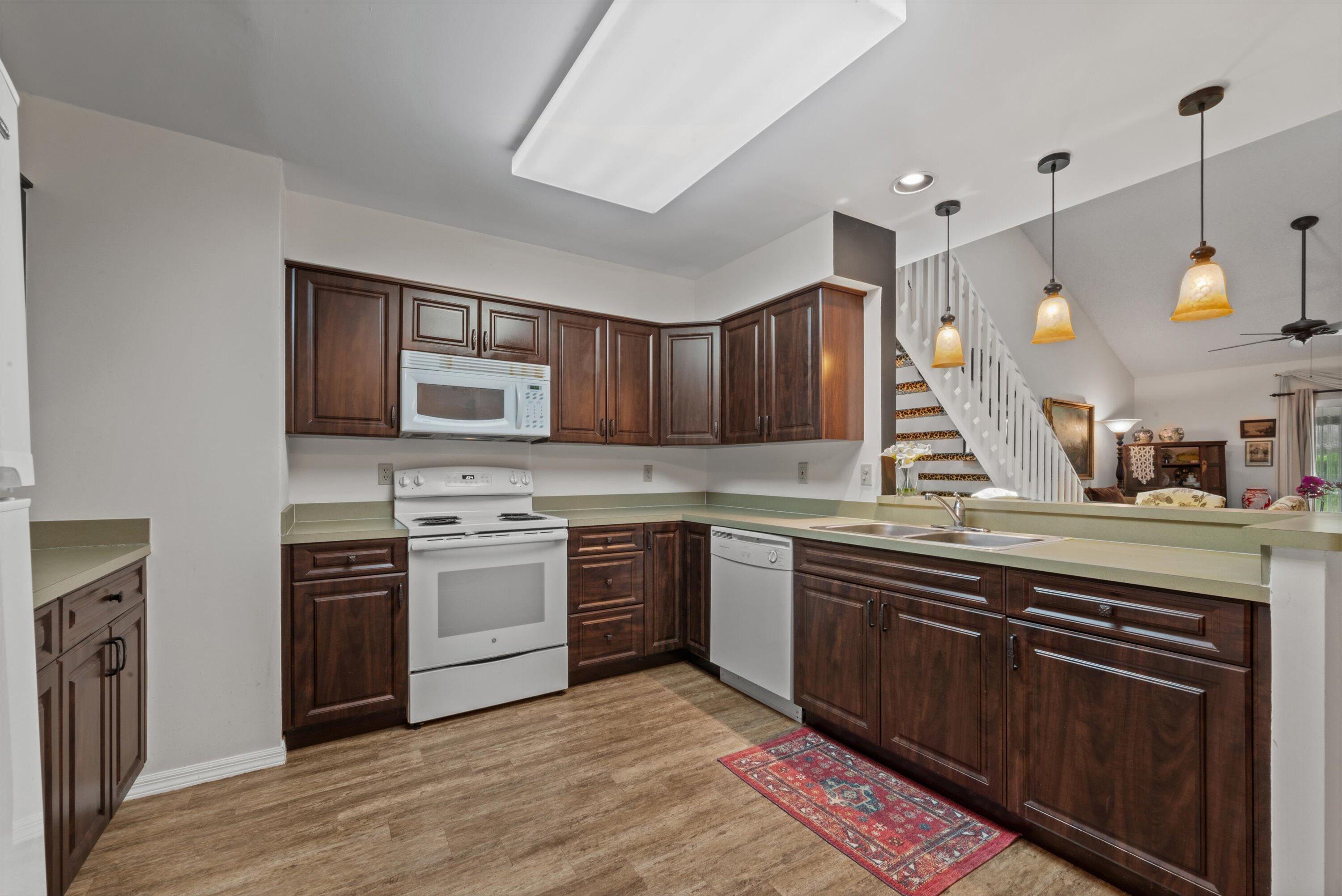 HOLLY CREEK - Residential