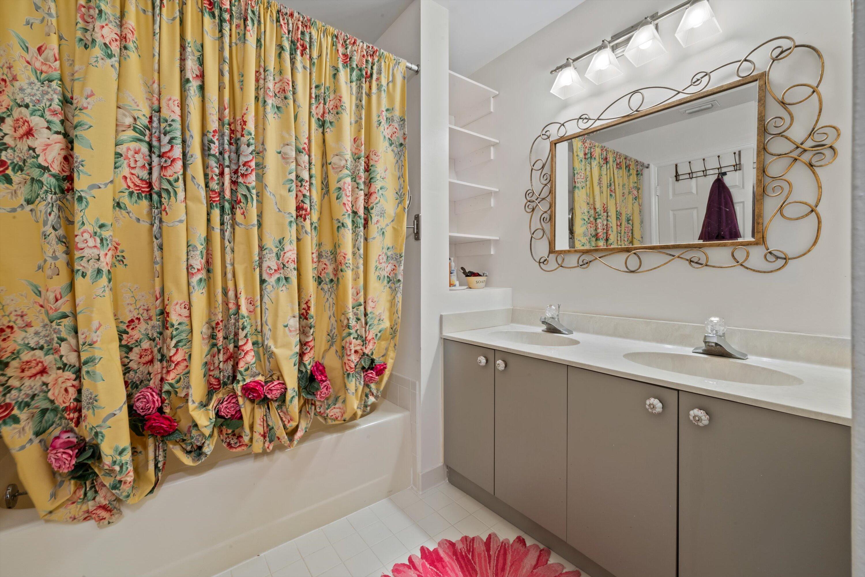 HOLLY CREEK - Residential