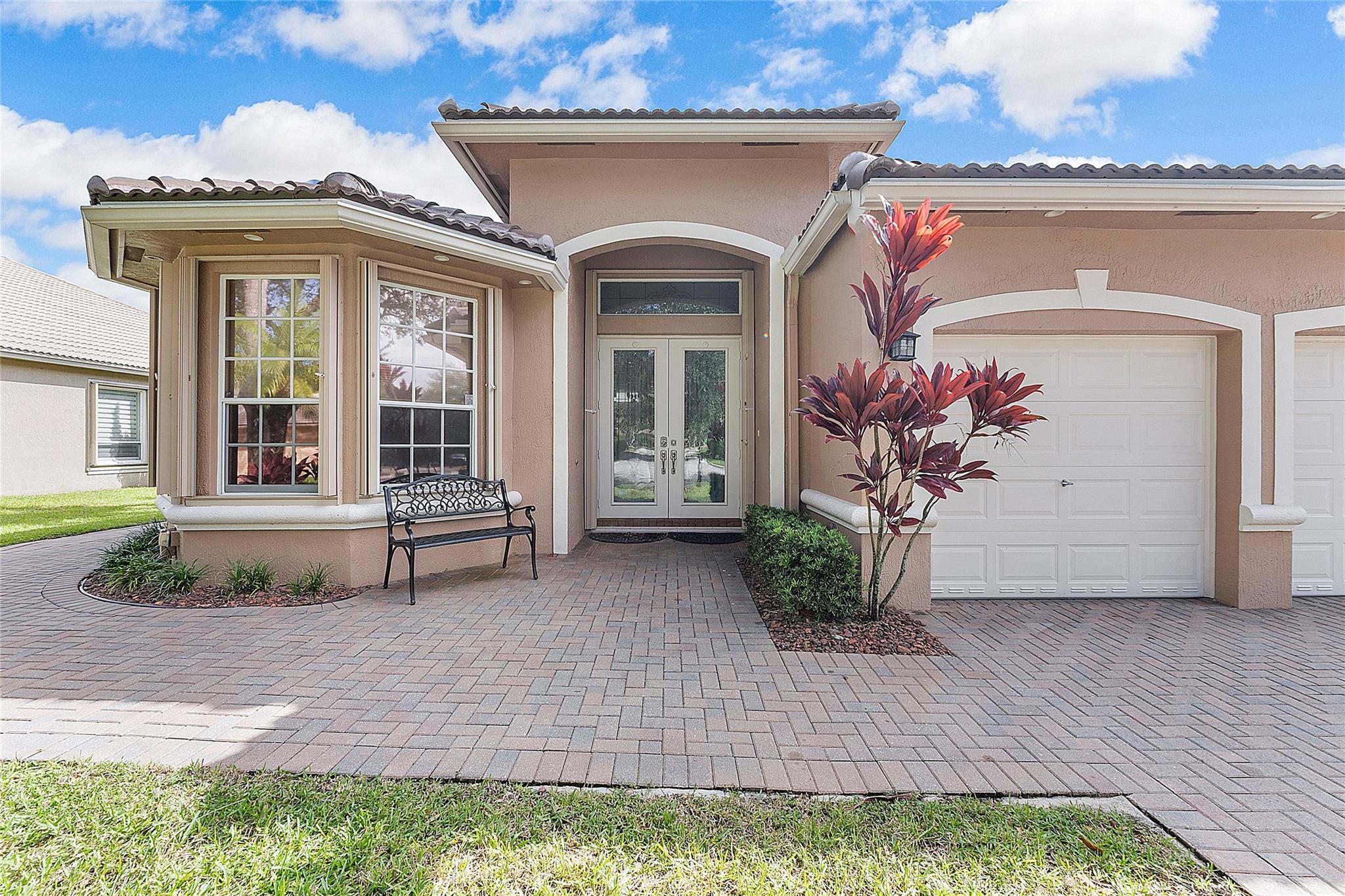 5840 NW 54th Cir