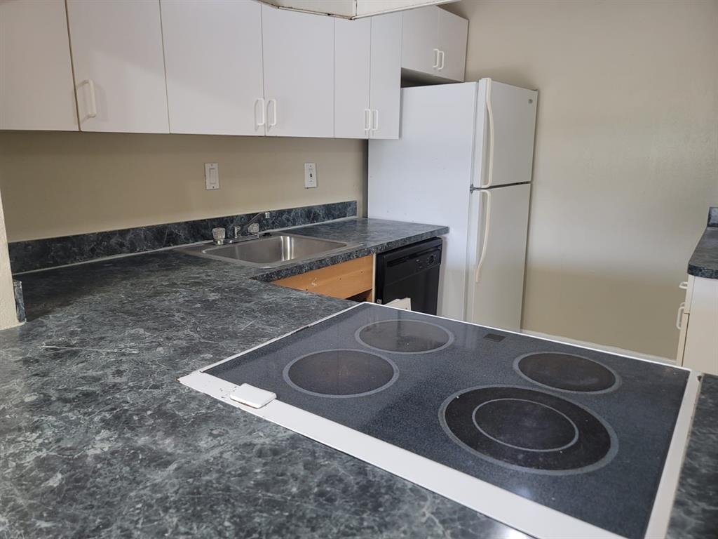 Heritage Circle Condo - Residential Lease