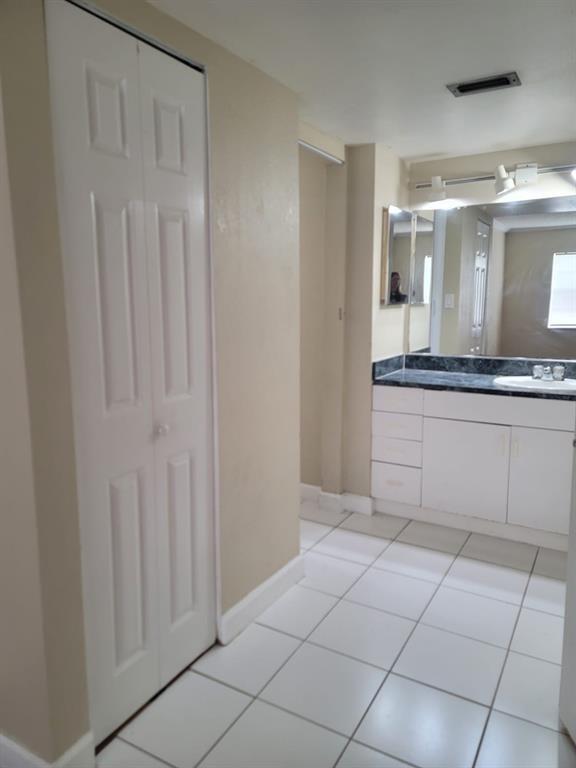 Heritage Circle Condo - Residential Lease