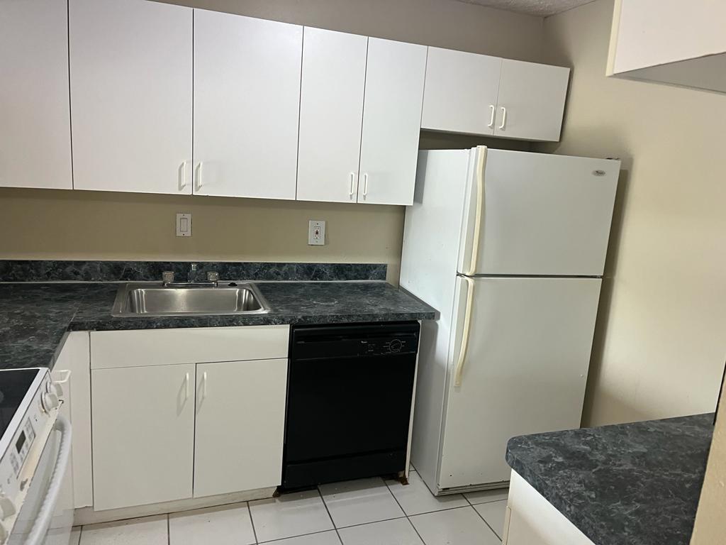 Heritage Circle Condo - Residential Lease