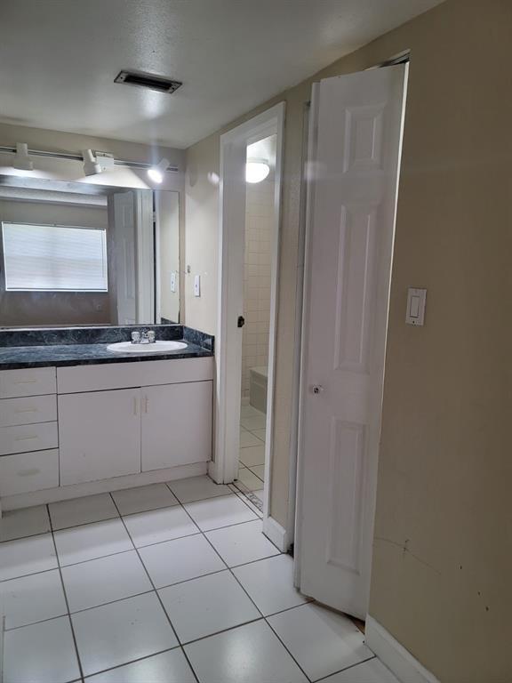 Heritage Circle Condo - Residential Lease