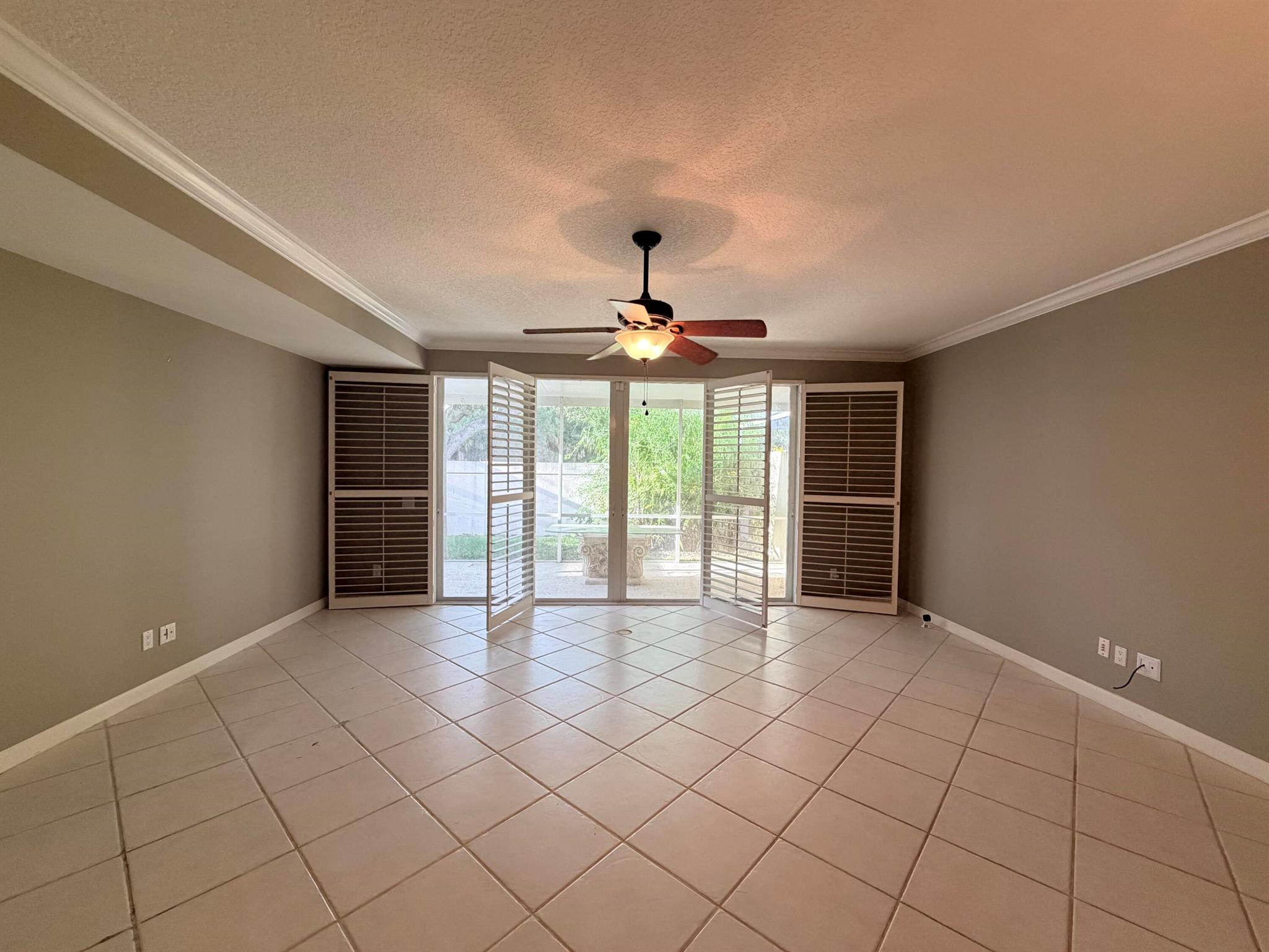 RIVERWALK 6 - Residential Lease