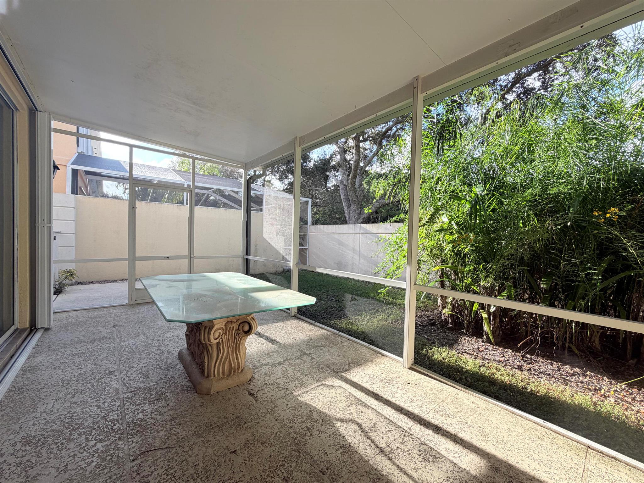 RIVERWALK 6 - Residential Lease