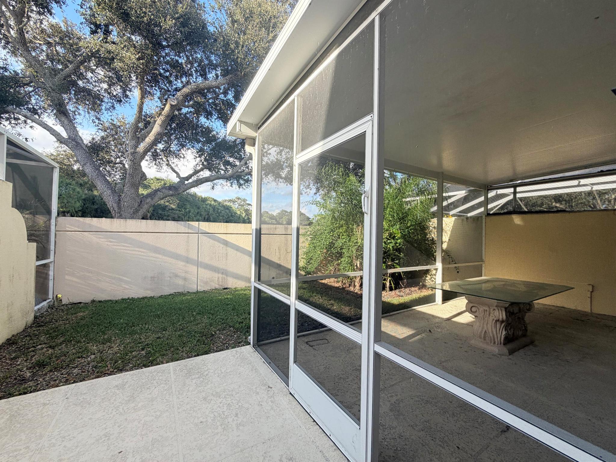 RIVERWALK 6 - Residential Lease