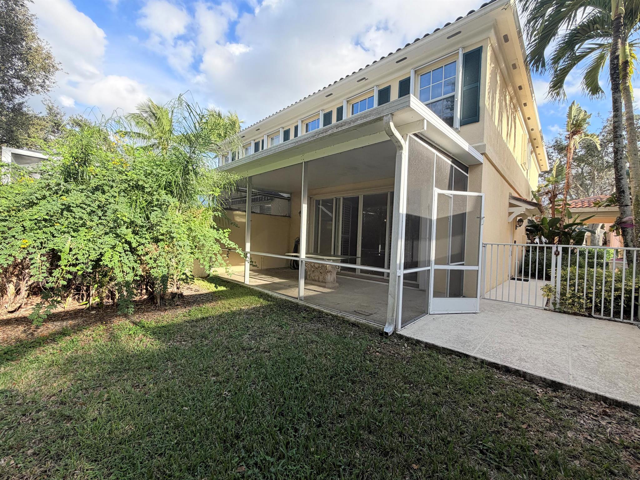 RIVERWALK 6 - Residential Lease