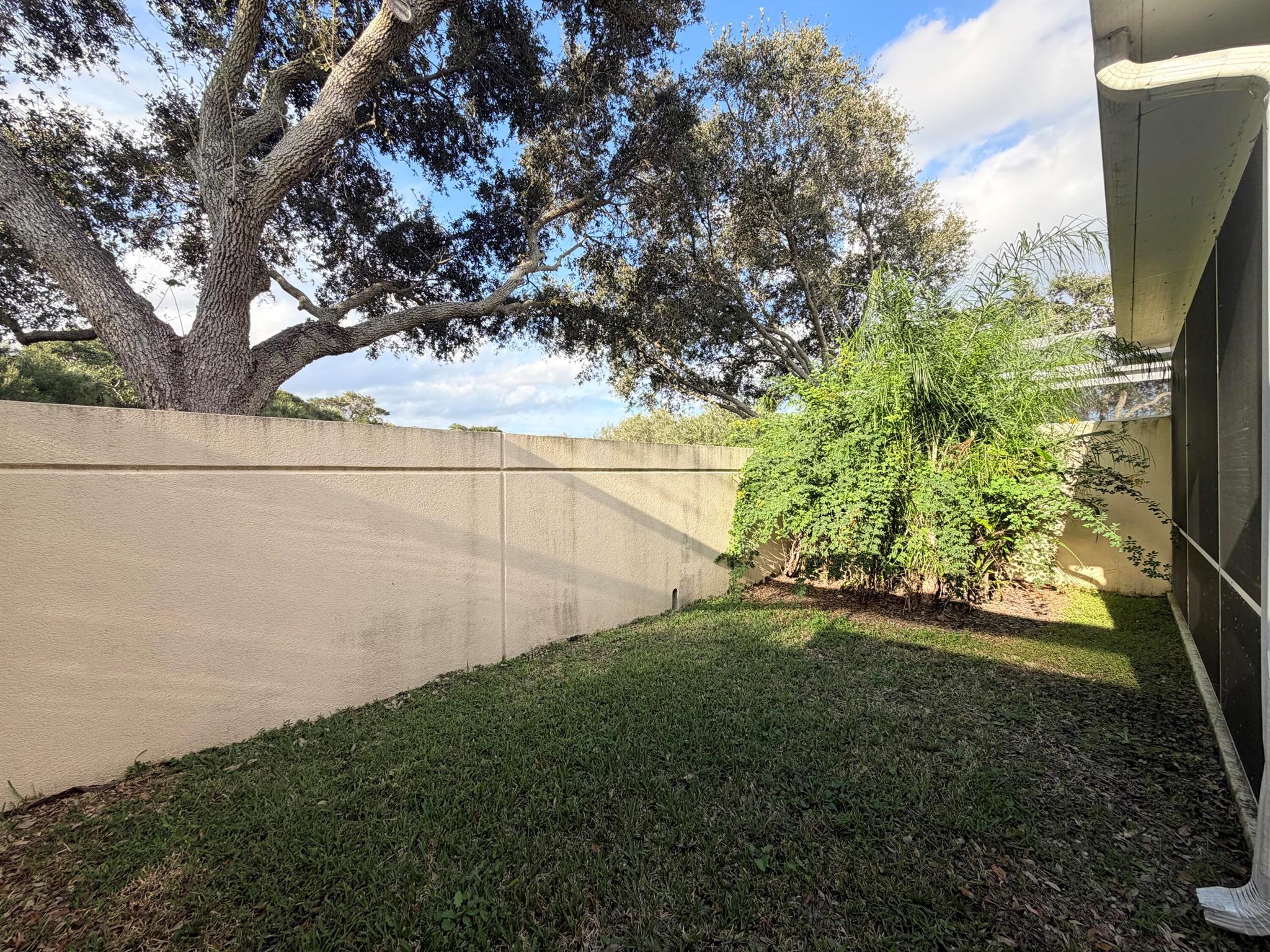 RIVERWALK 6 - Residential Lease