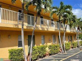 This 2 bedroom 1 bath is located in quiet East Lauderdale location, walk to downtown Oakland Park! New Brightline stop to be completed soon nearby! Rapid approval and move in possible!