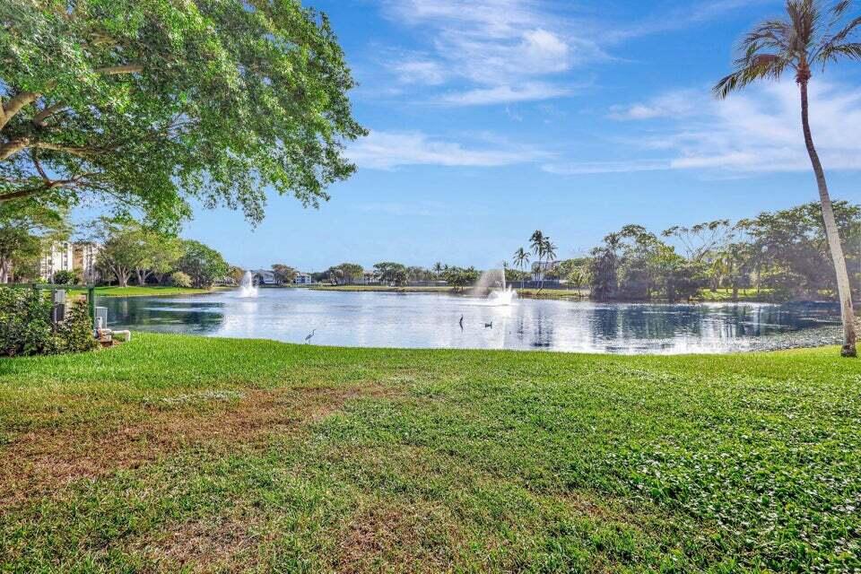 LAKESIDE CONDO - Residential Lease