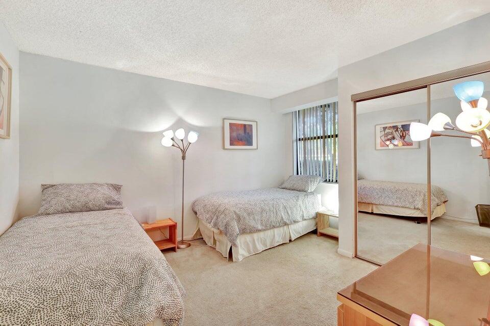 LAKESIDE CONDO - Residential Lease