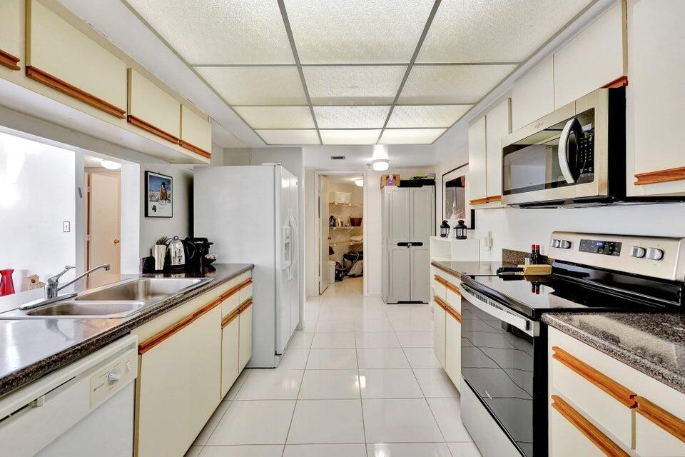 LAKESIDE CONDO - Residential Lease