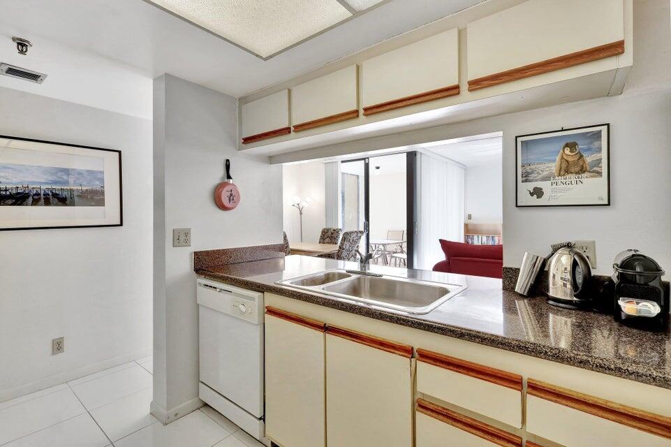 LAKESIDE CONDO - Residential Lease