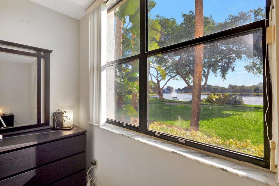 LAKESIDE CONDO - Residential Lease