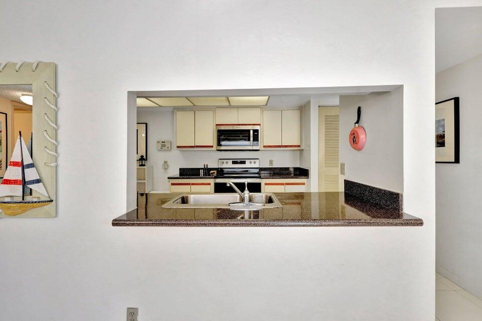 LAKESIDE CONDO - Residential Lease