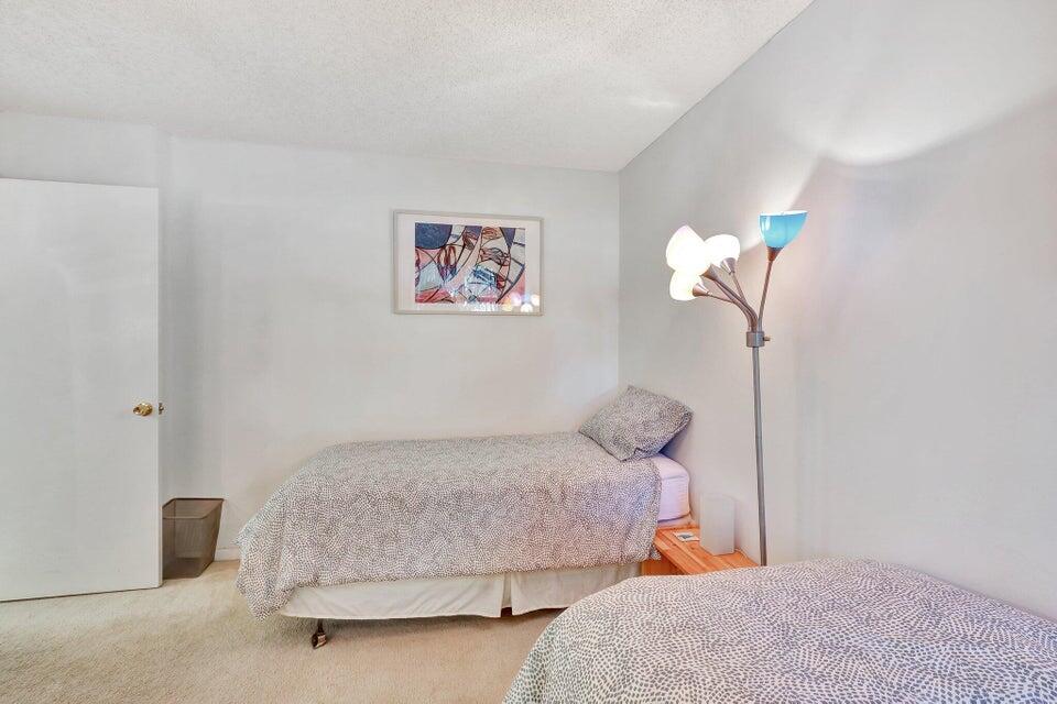 LAKESIDE CONDO - Residential Lease