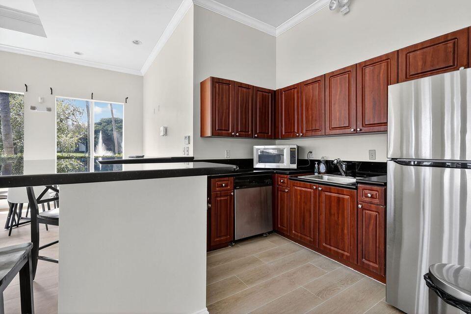 LAKESIDE CONDO - Residential Lease