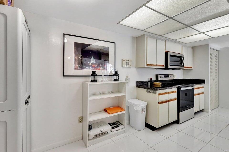 LAKESIDE CONDO - Residential Lease