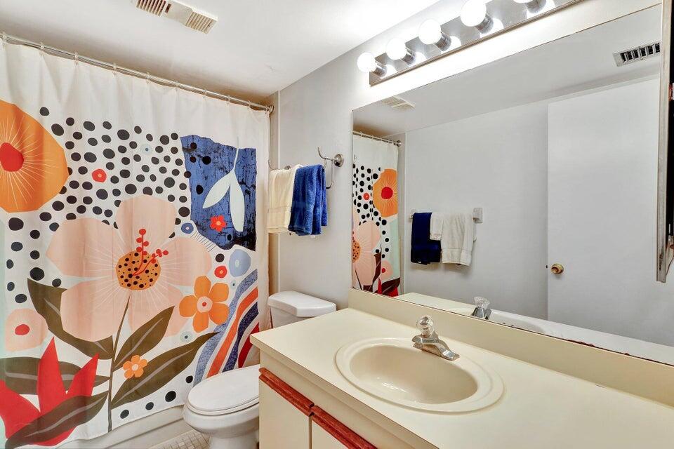 LAKESIDE CONDO - Residential Lease