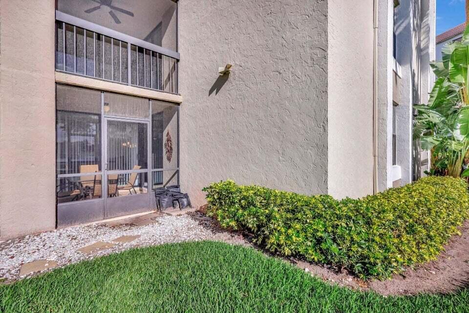 LAKESIDE CONDO - Residential Lease