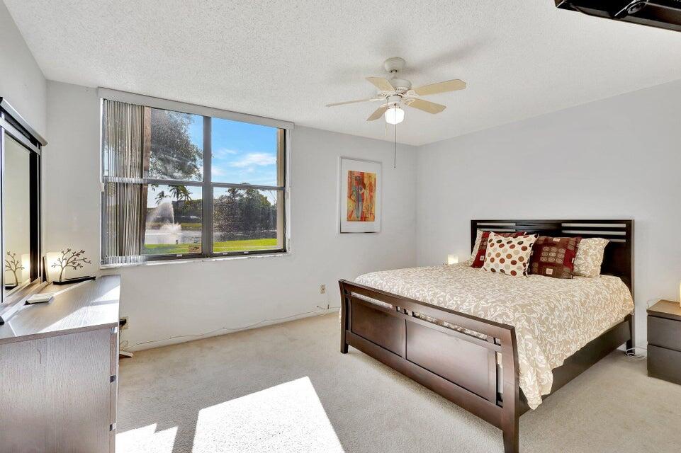 LAKESIDE CONDO - Residential Lease