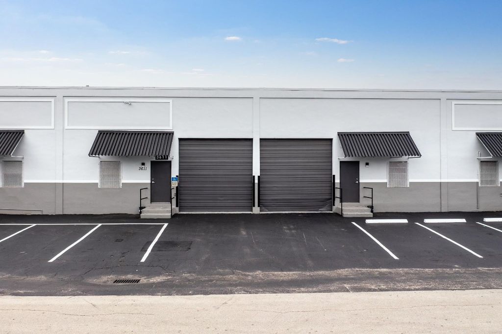 Photo of 3600 NE 4th Avenue, Oakland Park, FL 33334 (MLS # F10546711)