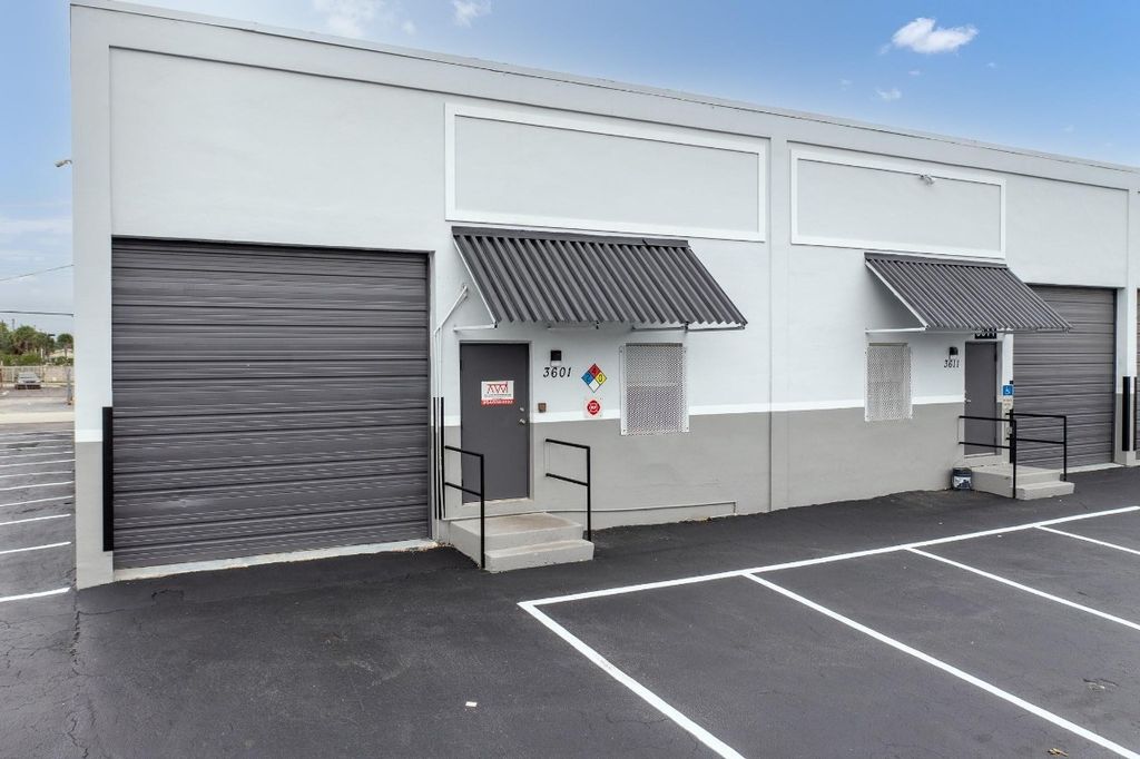 Photo of 3600 NE 4th Avenue, Oakland Park, FL 33334 (MLS # F10546711)