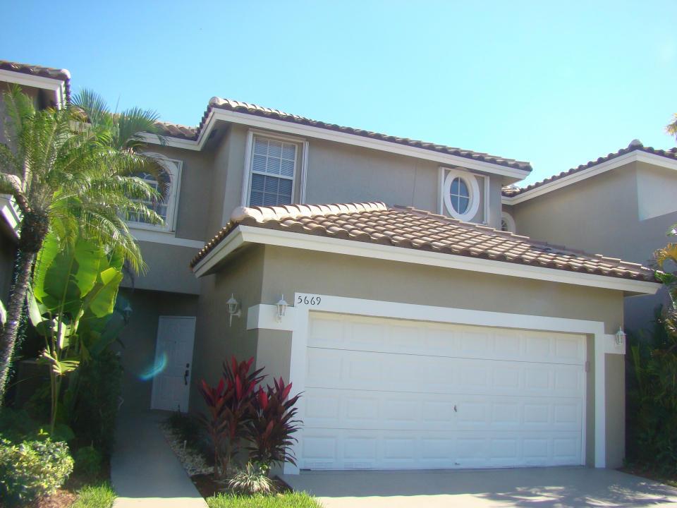 Beautiful light and bright, move-in ready, impeccable maintained Townhome within a gated community in the desirable Wyndham Lakes area in Coral Springs. The modern open concept floor plan with lake view, 3-bedrooom, 2.5 bath, 2-car garage has the size, feel, and privacy of a single family home. Brand new roof (06/2020), freshly exterior painted (10/2020), updated kitchen with quartz countertops, new stainless steel appliances and glass backsplash (03/2018), updated bathroom vanities at second floor (03/2018), new garage opener system (03/2018), entire interior painted including ceilings, doors, and trims (03/2018) large master bedroom with built-in dual walk-in closet, laundry room under air, storage room and built-ins in garage,