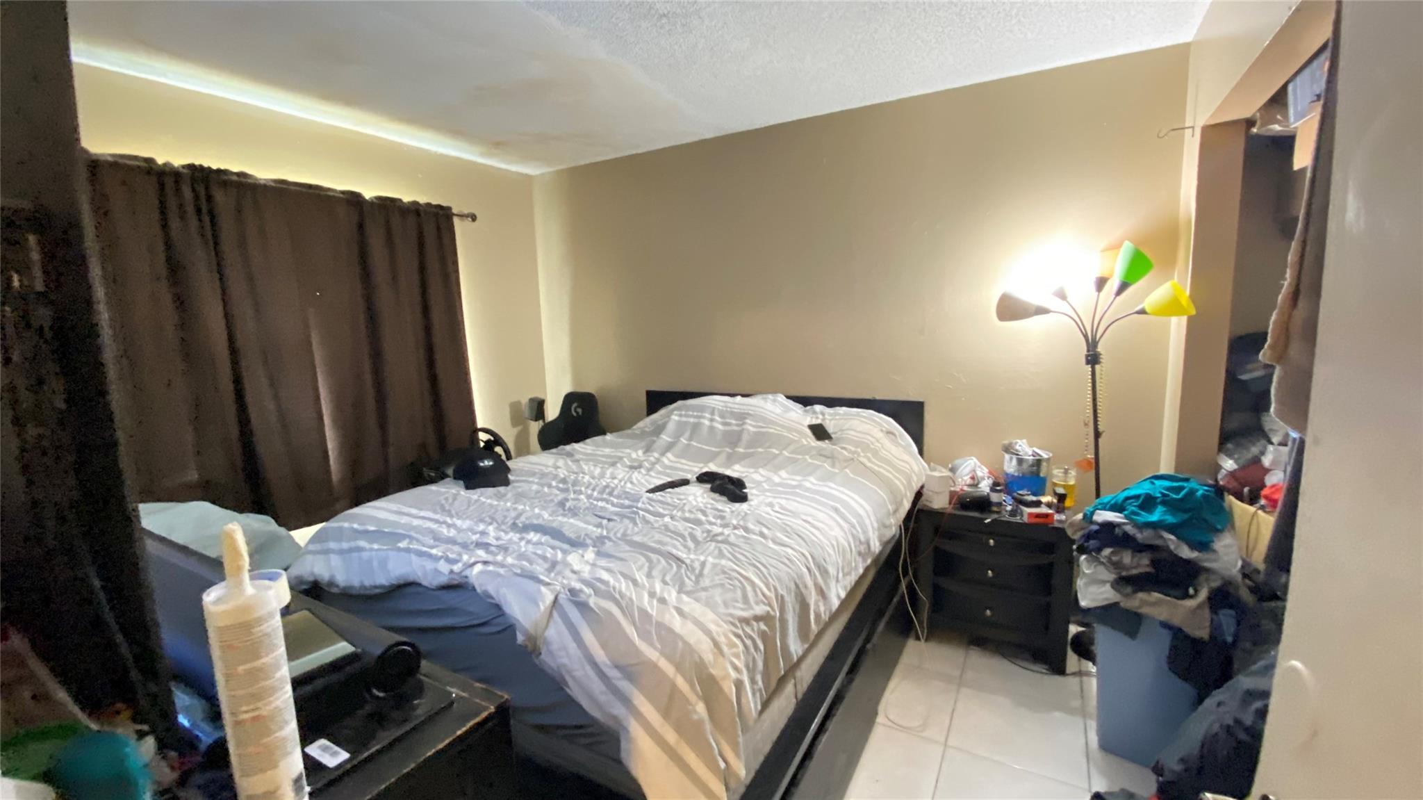 1126 NW 4TH AV