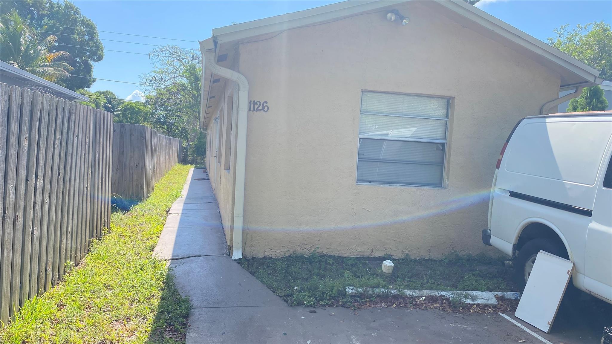 1126 NW 4TH AV