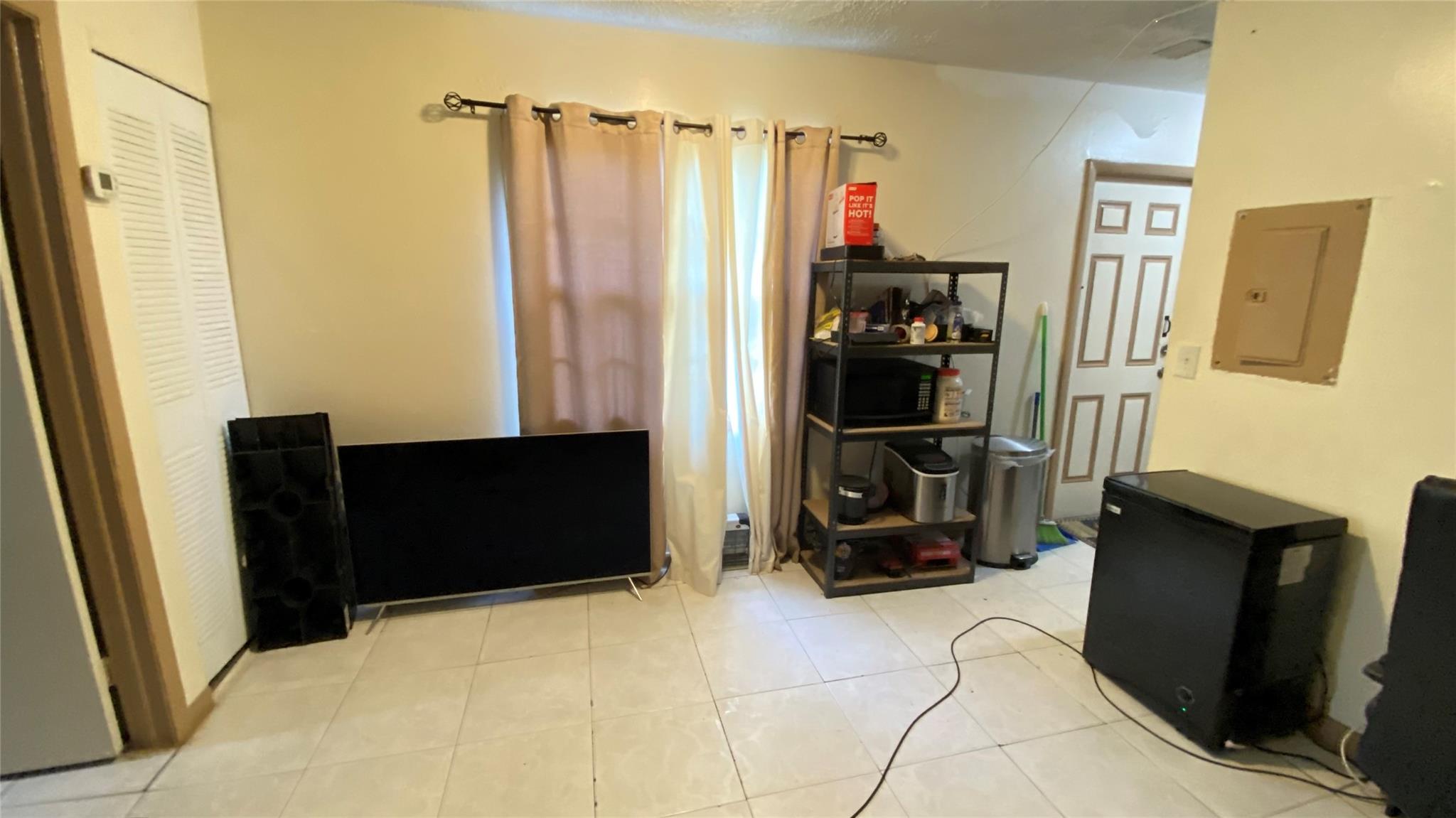 1126 NW 4TH AV