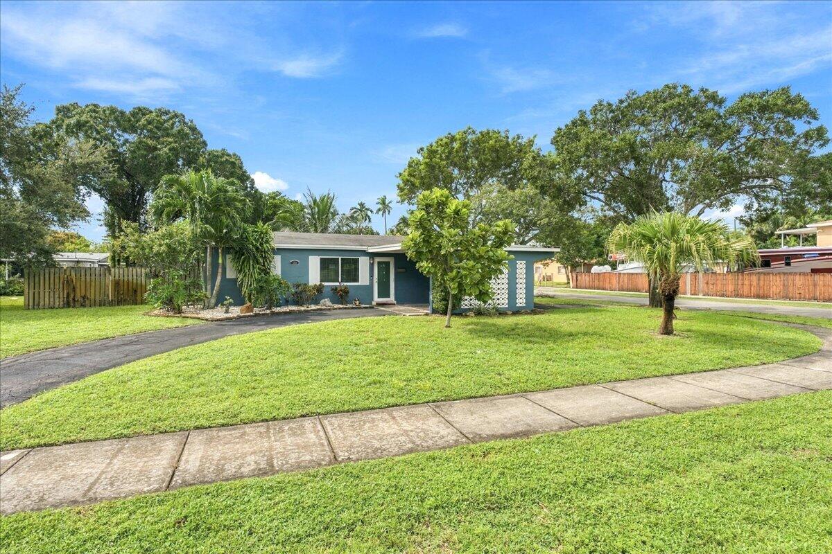 3366 SW 16TH Court