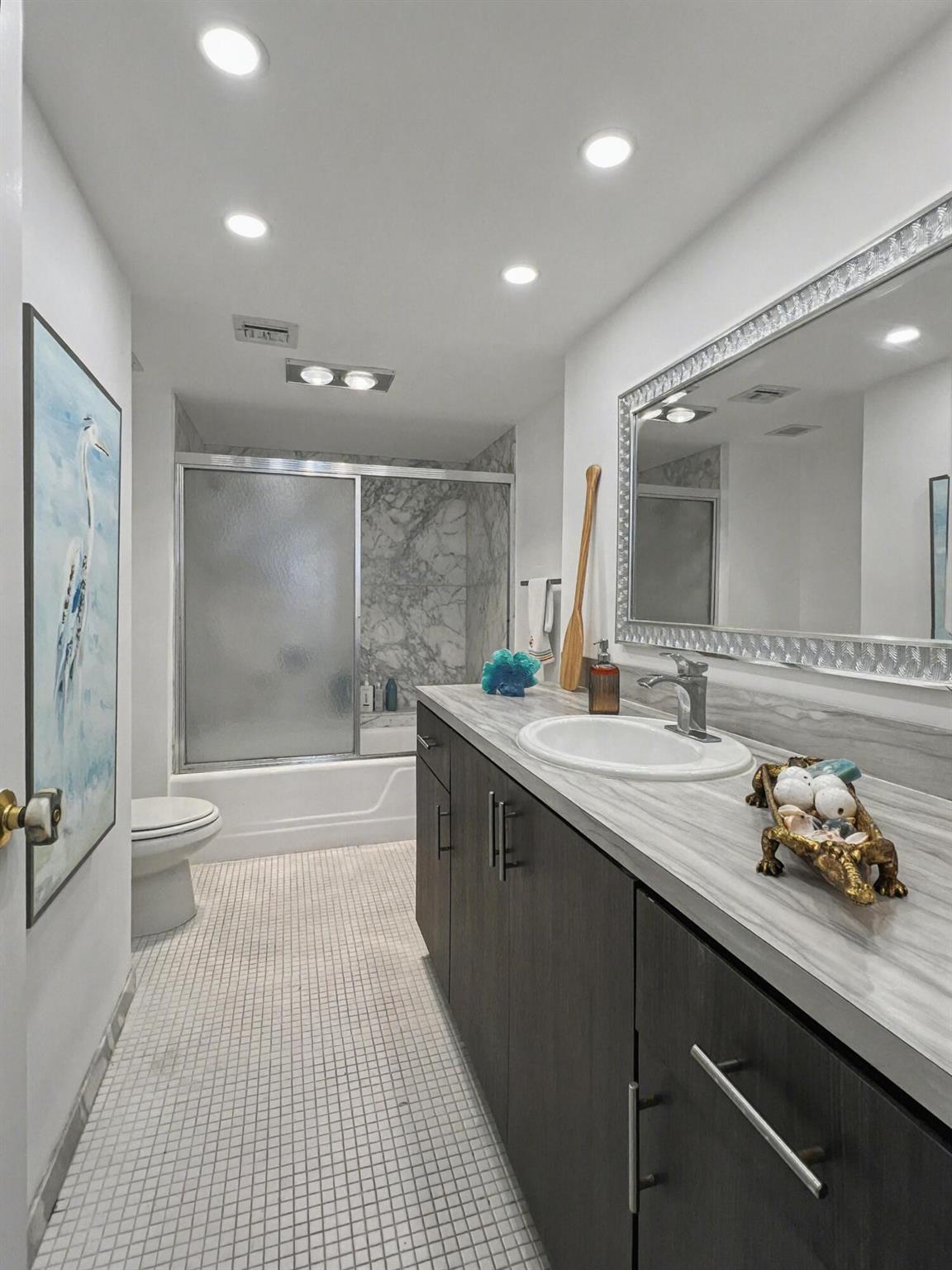 LA BONNE VIE CONDO - Residential Lease