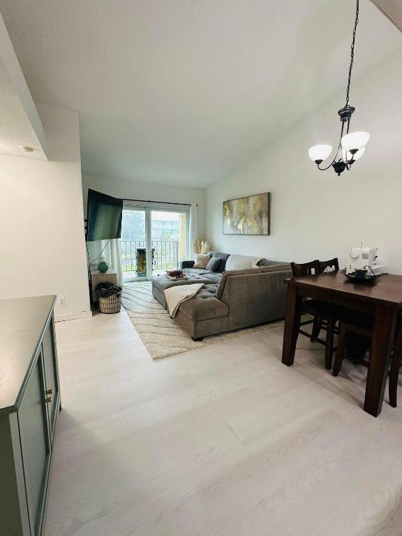 BAY REACH CONDO - Residential Lease