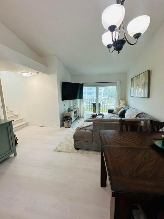 BAY REACH CONDO - Residential Lease