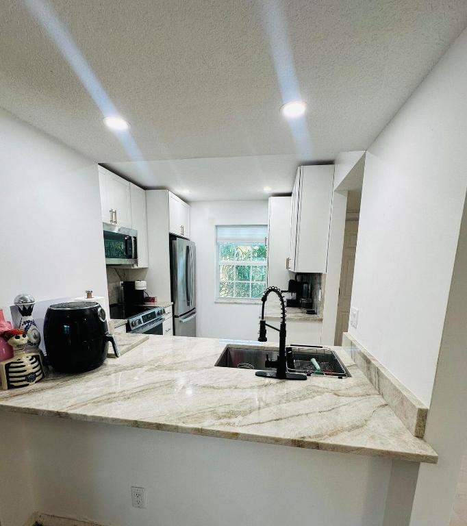 BAY REACH CONDO - Residential Lease