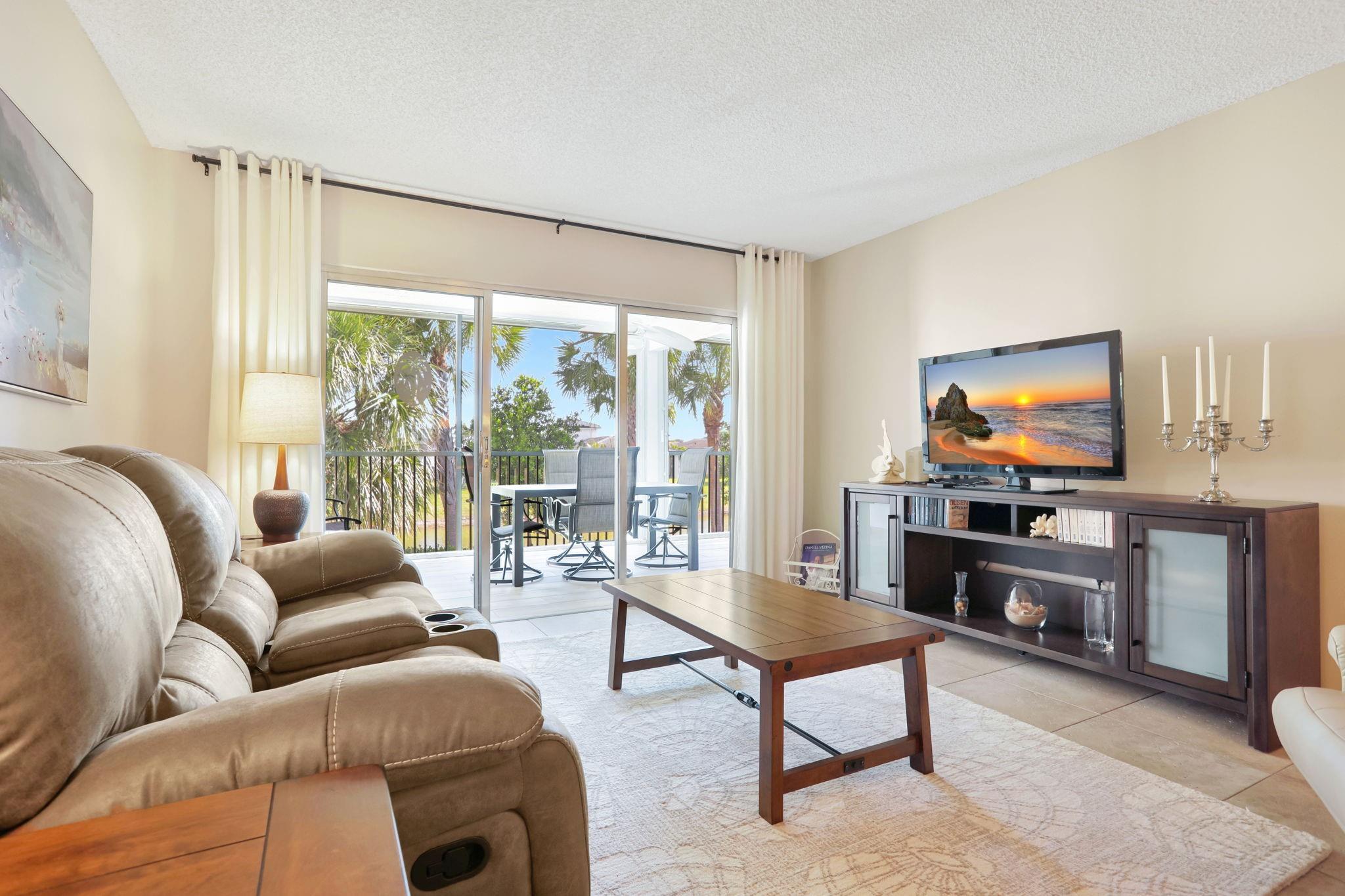 NINTH GREEN CRYSTAL LAKE - Residential