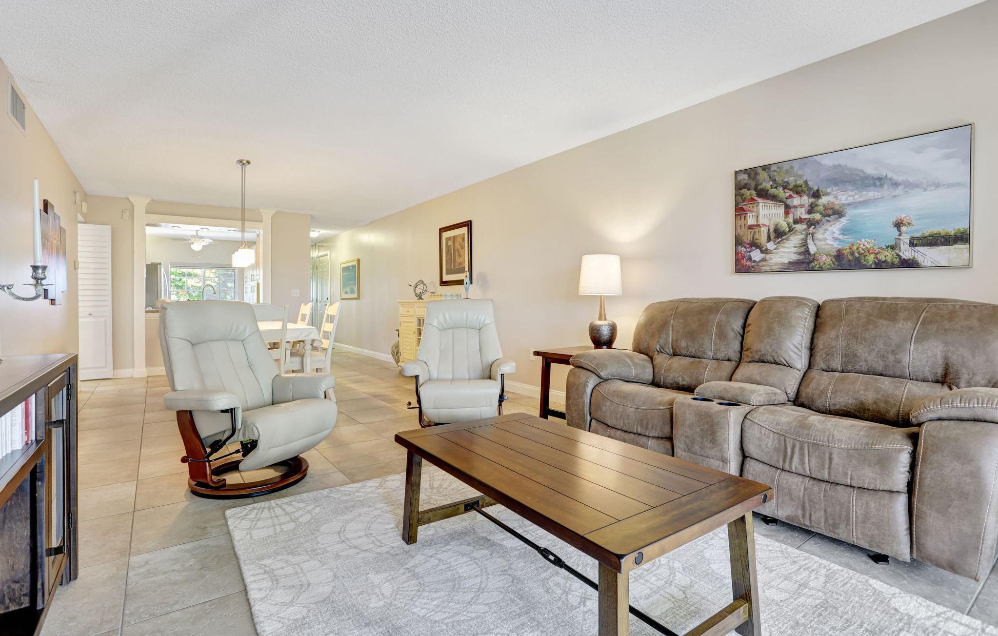 NINTH GREEN CRYSTAL LAKE - Residential