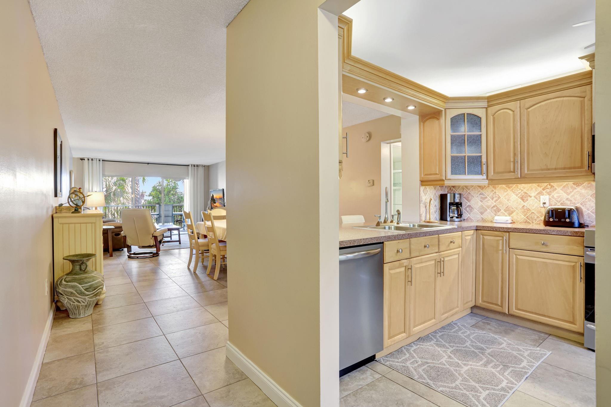NINTH GREEN CRYSTAL LAKE - Residential